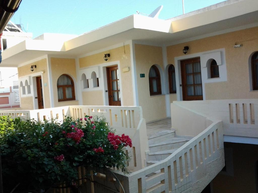 Irini Family Studios Platanias  Room photo